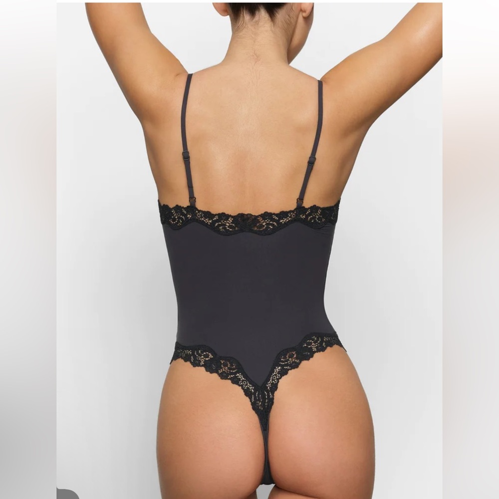 🖤SKIMS FITS EVERYBODY LACE CAMI BODYSUIT IN ONYX XXS M XL - Picture 5 of 6